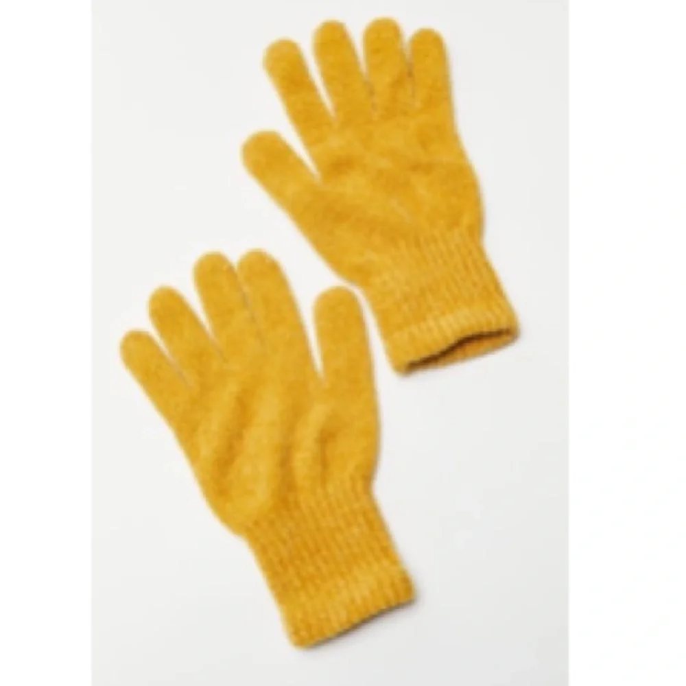 URBAN OUTFITTERS CHENILLE GLOVES NEW